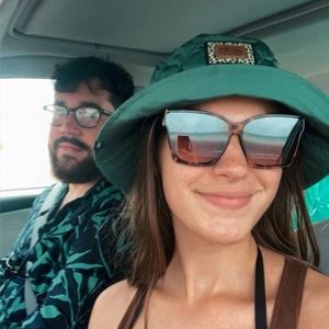 Meet your Posher, Hayley